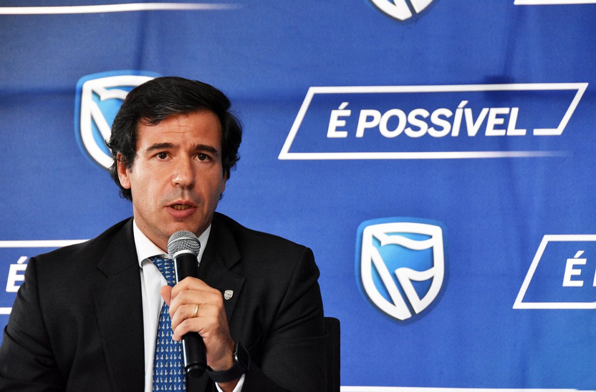 Mudanças na Direção do Standard Bank: Cessação de Bernardo Aparício