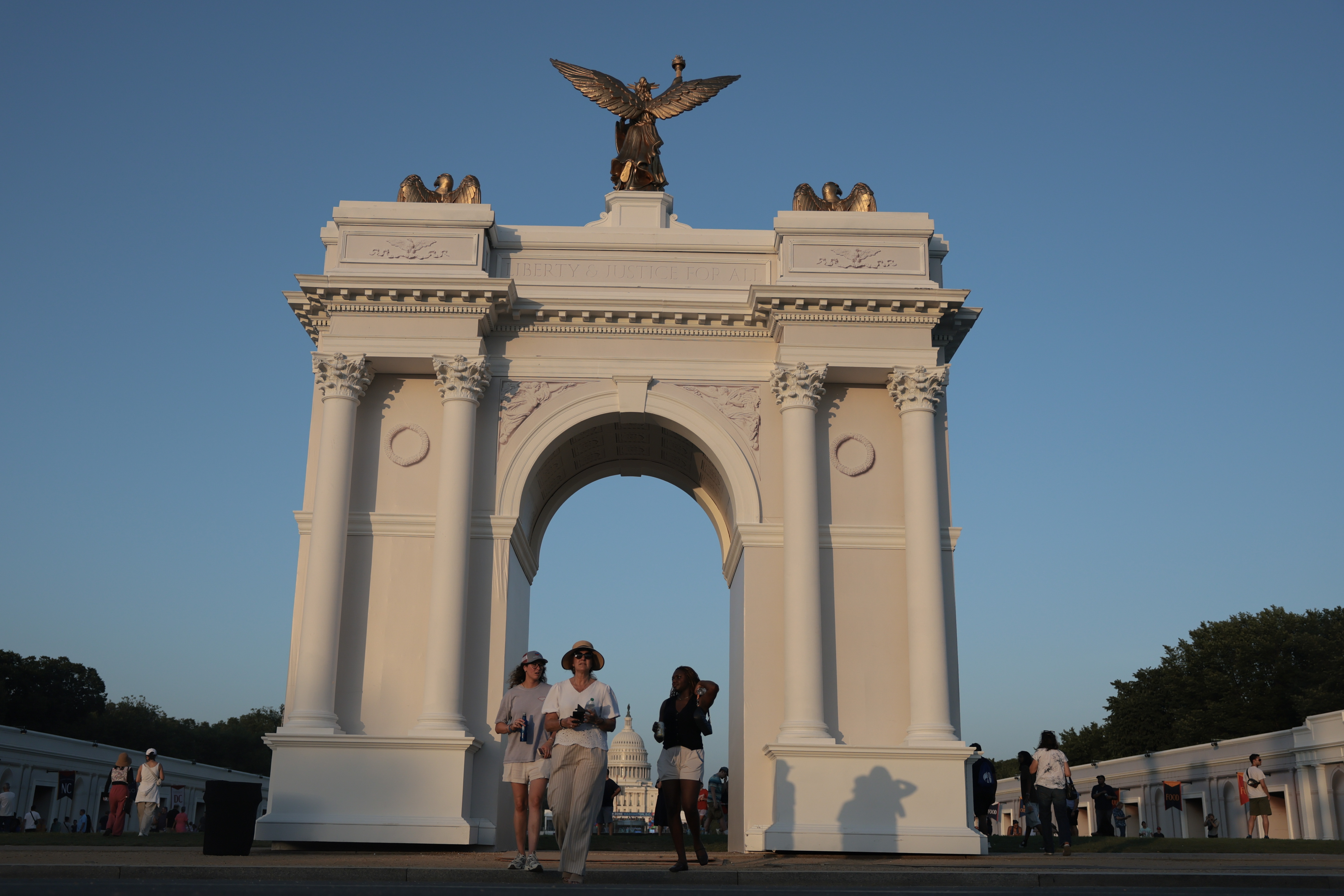 Controvérsia em torno da construção de arco em homenagem a veteranos nos EUA