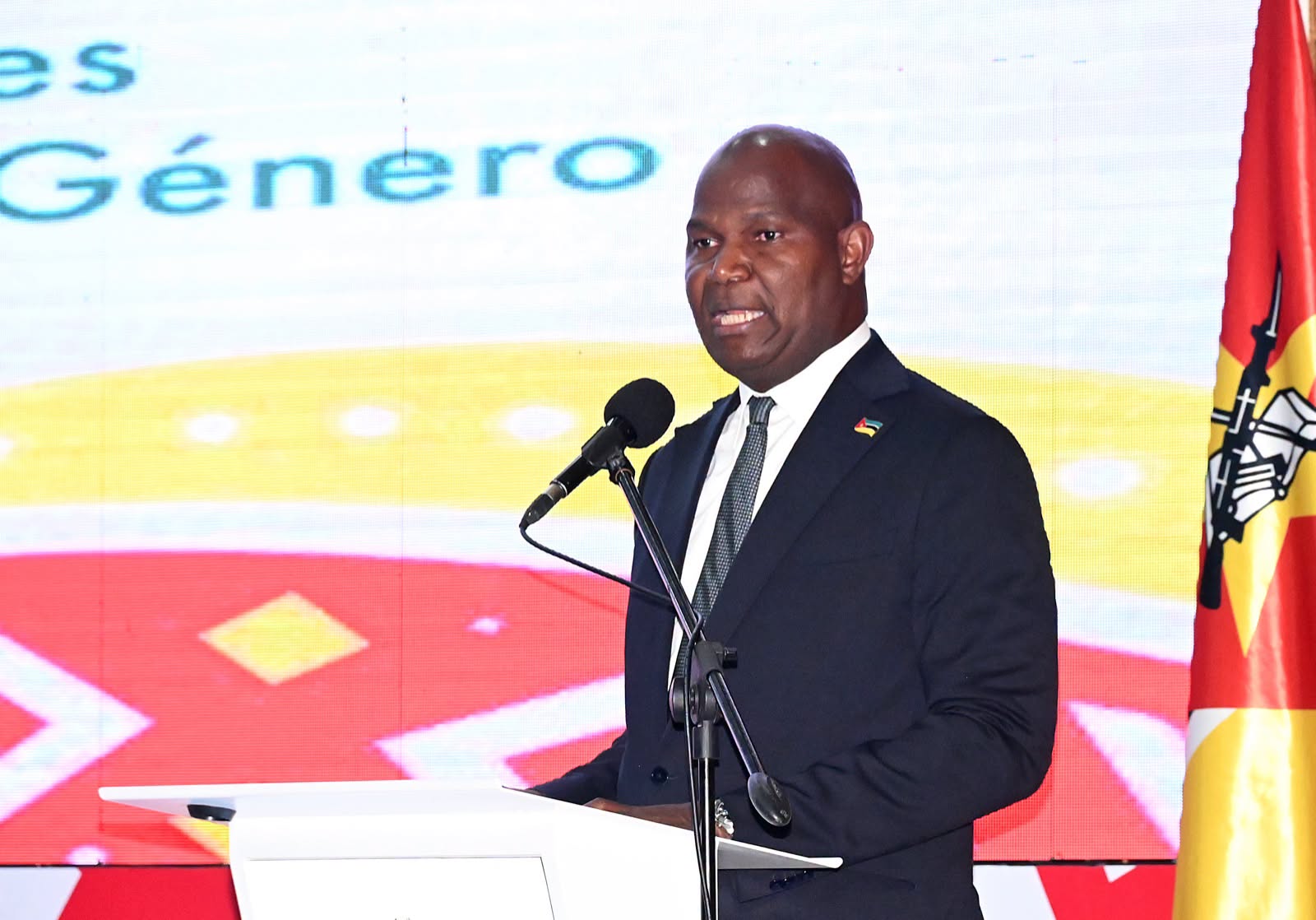 Presidente de Moçambique apela à participação masculina na luta contra a violência de género