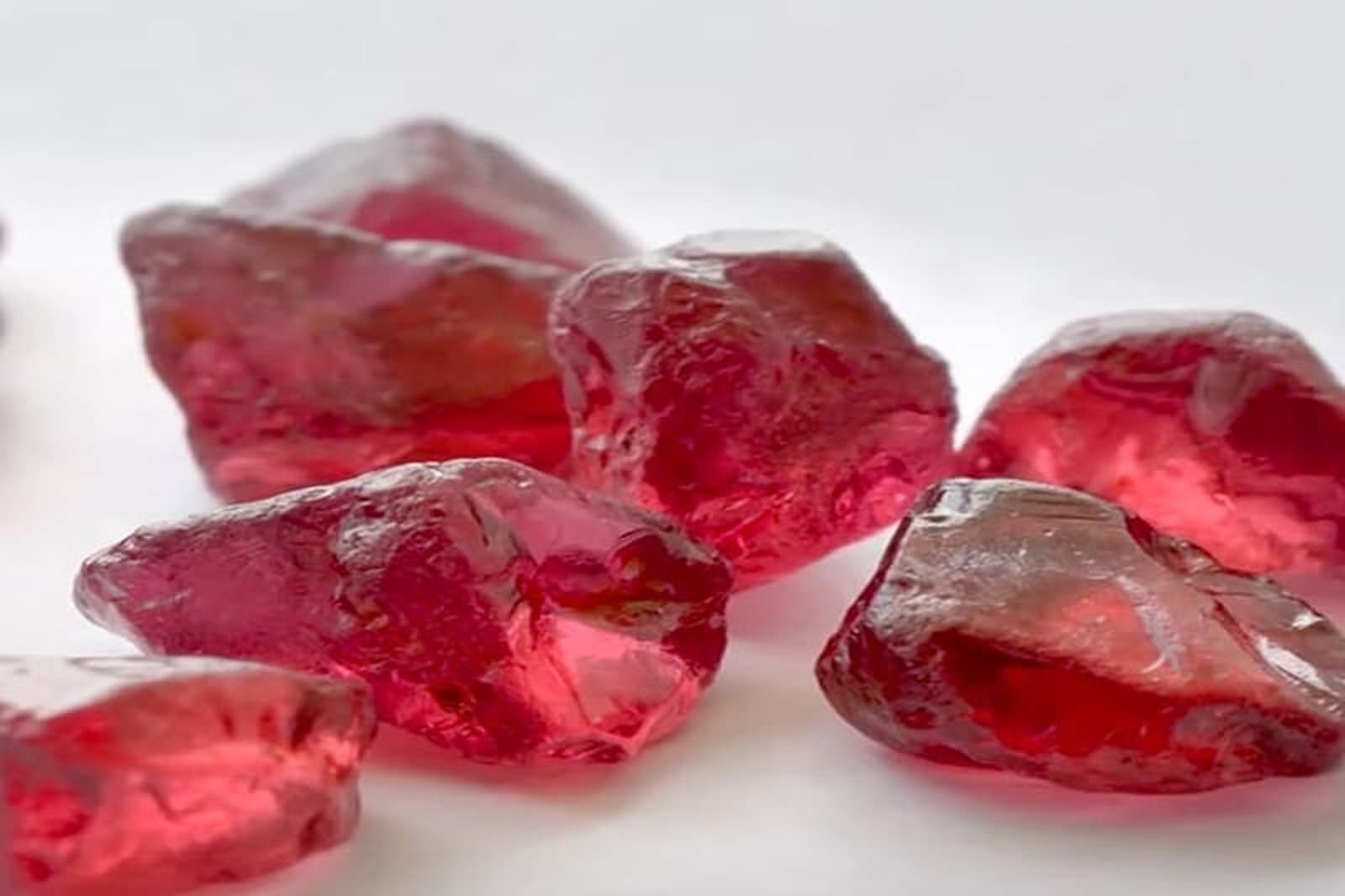 Leilões de Rubis e Minerais Apreendidos: Uma Nova Oportunidade para Moçambique