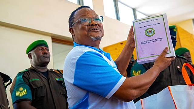 Tanzânia: Tundu Lissu enfrenta julgamento por traição em meio a tensões políticas