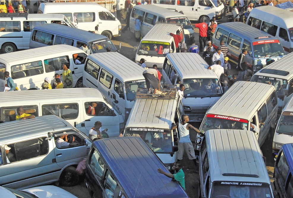 Governo de Moçambique termina subsídios de combustível para o transporte público