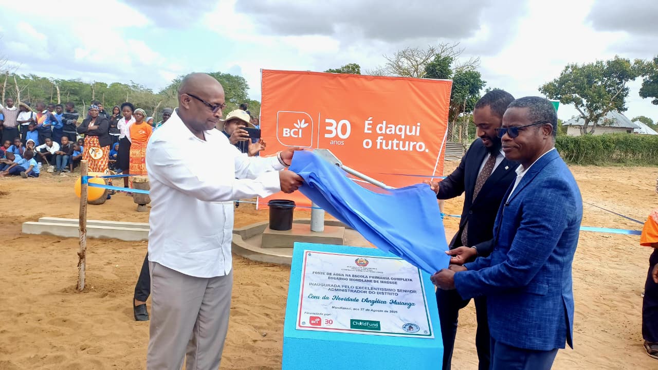 BCI e ChildFund Inauguram Furo de Água na Escola Primária Eduardo Mondlane em Maússe