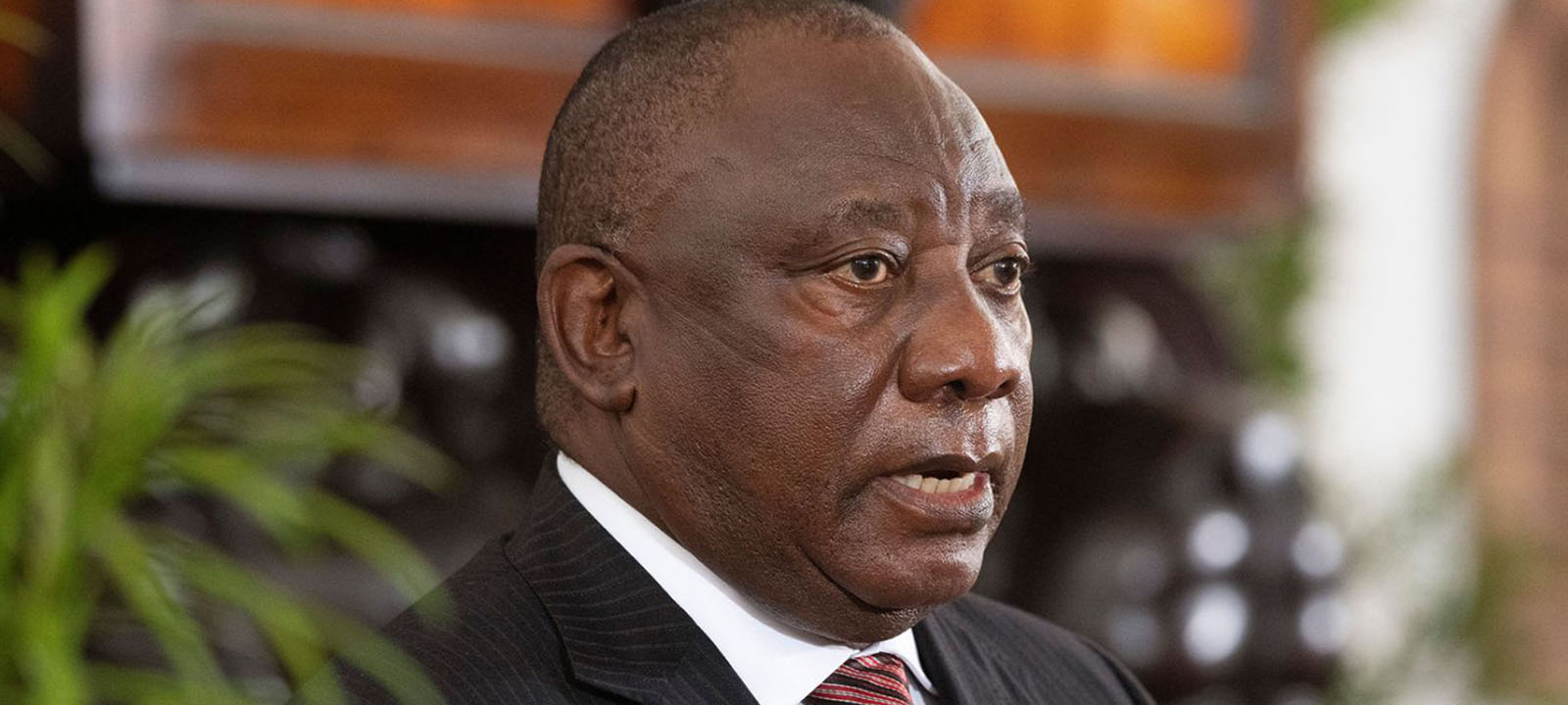 Cyril Ramaphosa obtém suspensão do impeachment em tribunal sul-africano