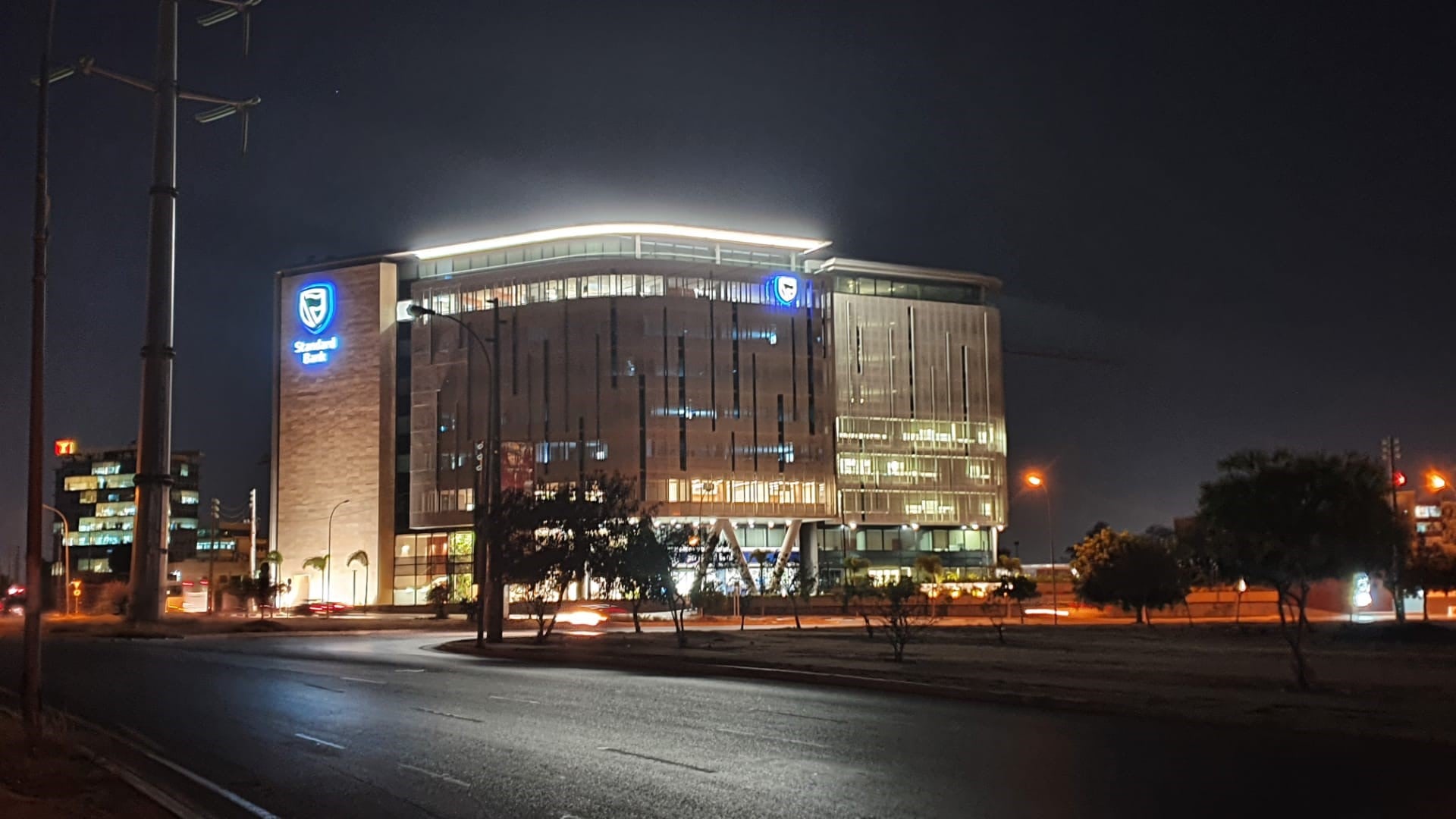 Angola avança com venda de participação no Standard Bank de Angola