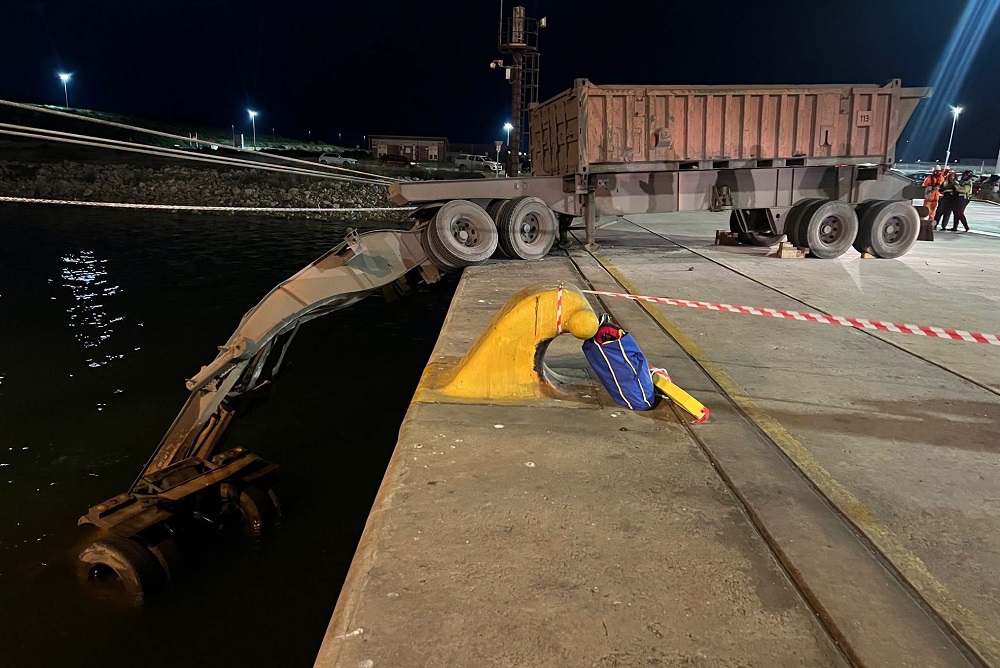 Tragédia no Porto de Ngqura: Motorista de camião morre em acidente