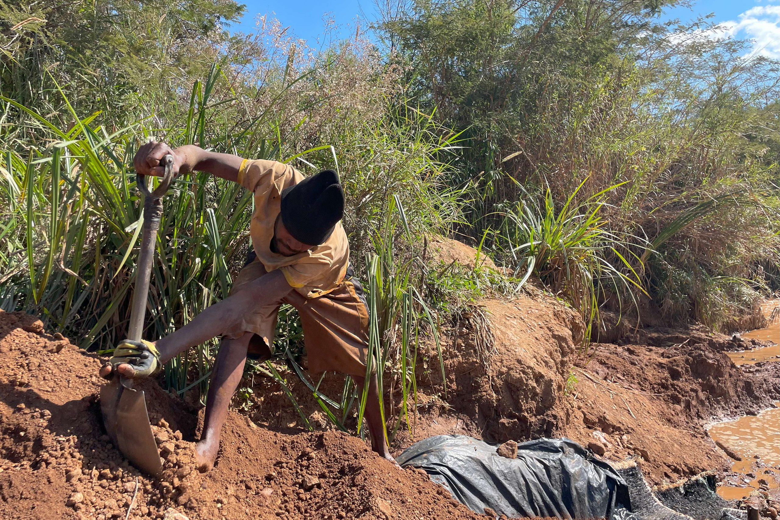 Zimbabwe: O Desafio da Formalização do Sector Aurífero Artesanal